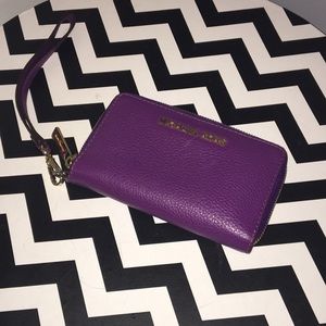 AUTHENTIC Michael Kors wristlet